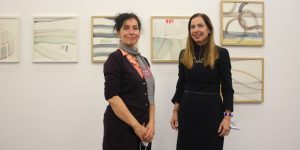Alissa Walser (Künstlerin) und Galeristin Dr. Claudia Giani-Leber Foto: Edda Rössler